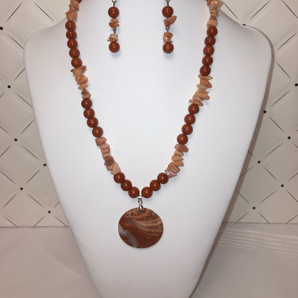 Agate Necklace and earrings set. ❤️